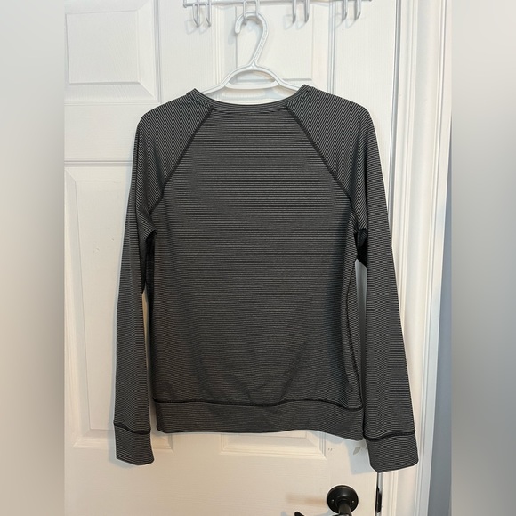 Under armour black and grey stripped long sleeve - Picture 3 of 3